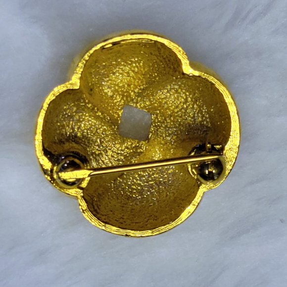 Gold toned knot brooch - Picture 2 of 2